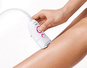 Épilation électrique sur les jambes